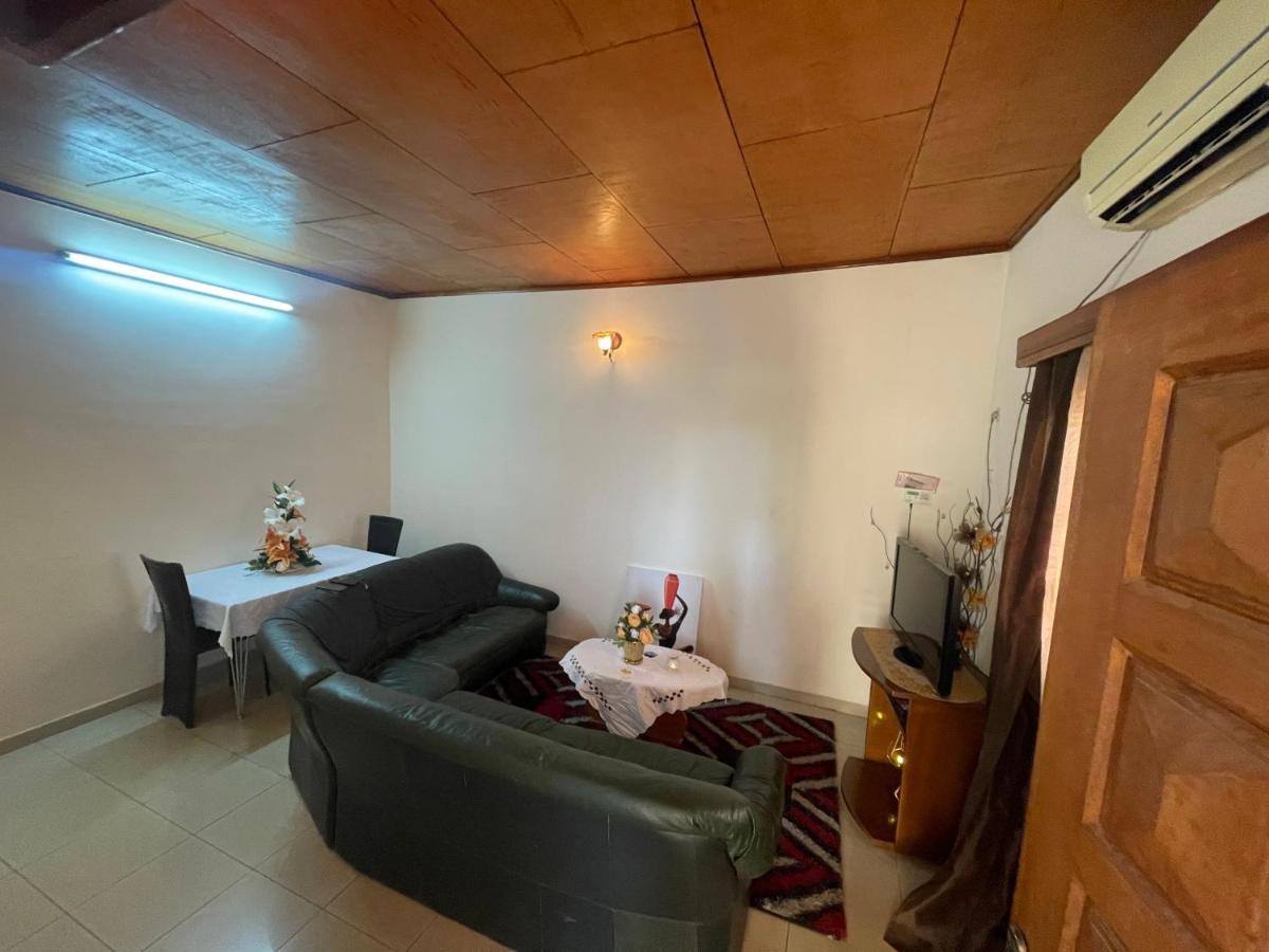 Km'S Cozy Spacious Calm Appart Meuble Yaoundé Εξωτερικό φωτογραφία