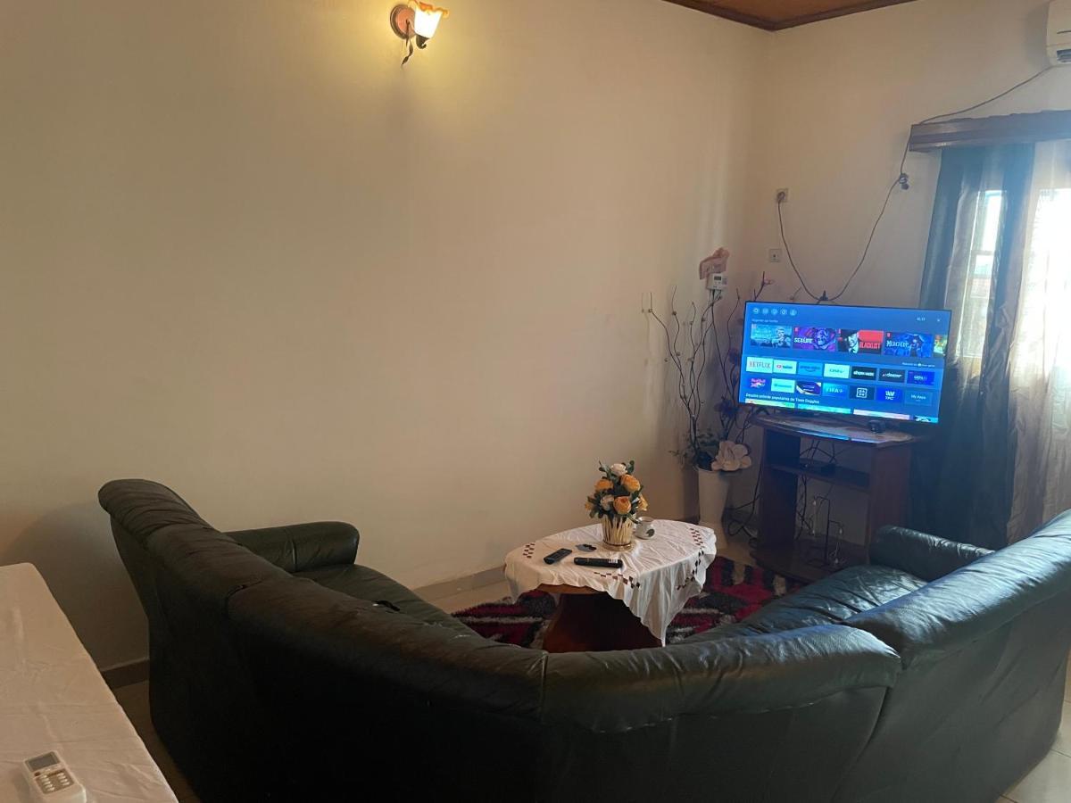 Km'S Cozy Spacious Calm Appart Meuble Yaoundé Εξωτερικό φωτογραφία