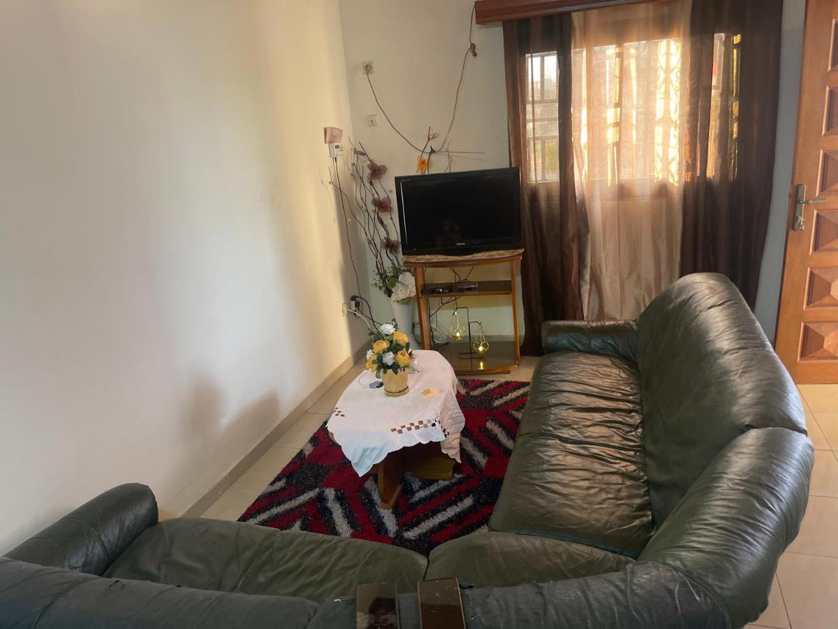 Km'S Cozy Spacious Calm Appart Meuble Yaoundé Εξωτερικό φωτογραφία