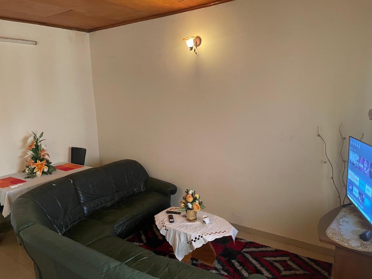 Km'S Cozy Spacious Calm Appart Meuble Yaoundé Εξωτερικό φωτογραφία